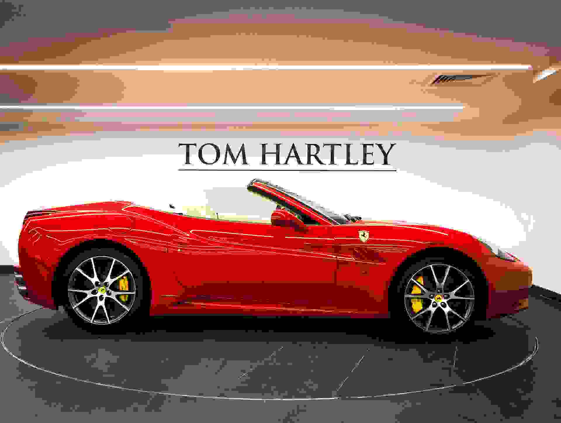 Ferrari CALIFORNIA Photo 49c4068b-b59f-4373-a3ec-5a66cb89fc4f.jpg