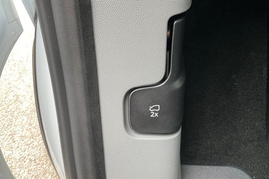 Ford TRANSIT CUSTOM Photo 49d5a833-c3fd-4a15-a5e1-5f16dfbc36d7.jpg
