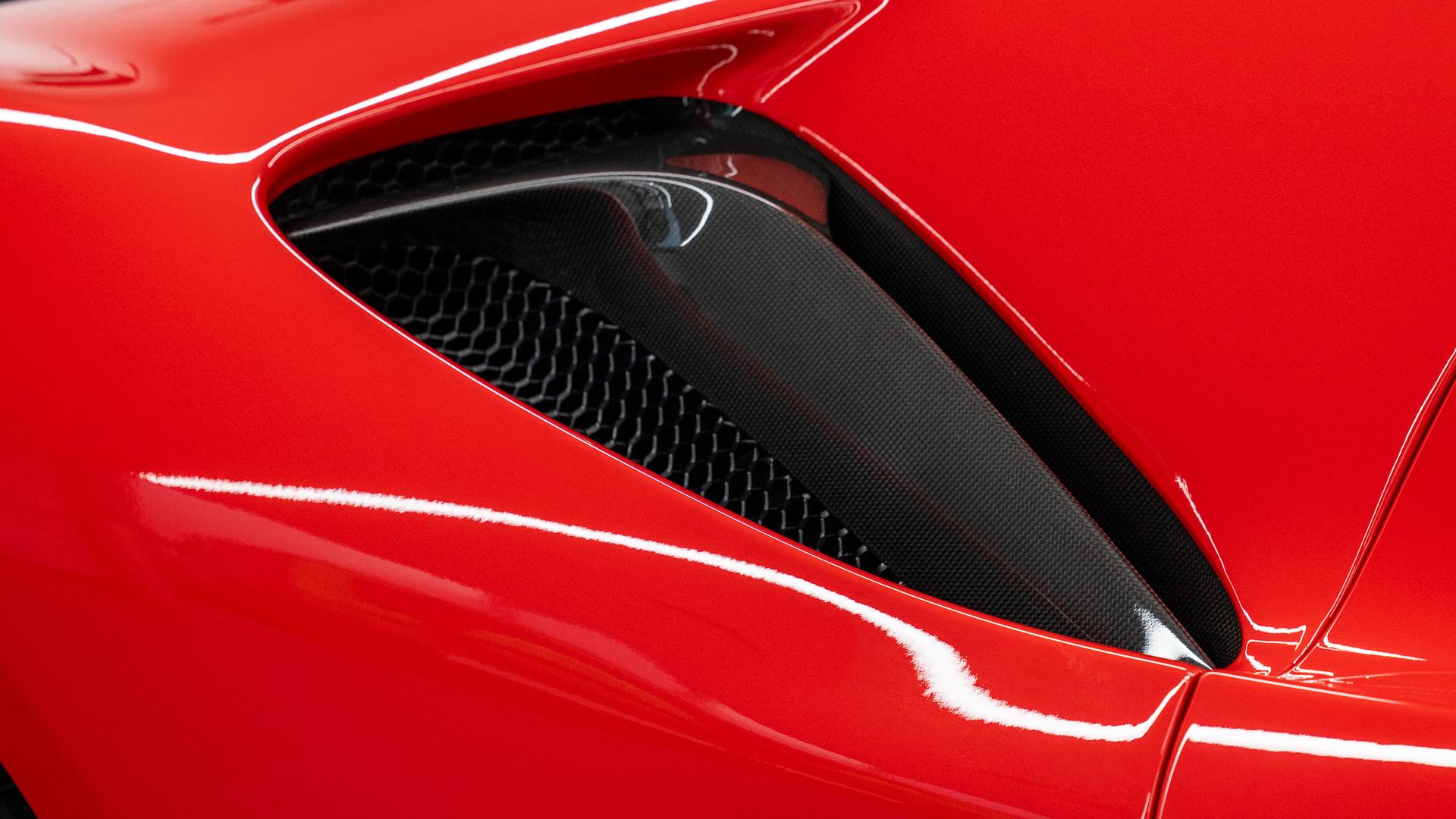 Ferrari SF90 Photo 49db2888-7a6d-403f-a11c-9460f4c4324a.jpg
