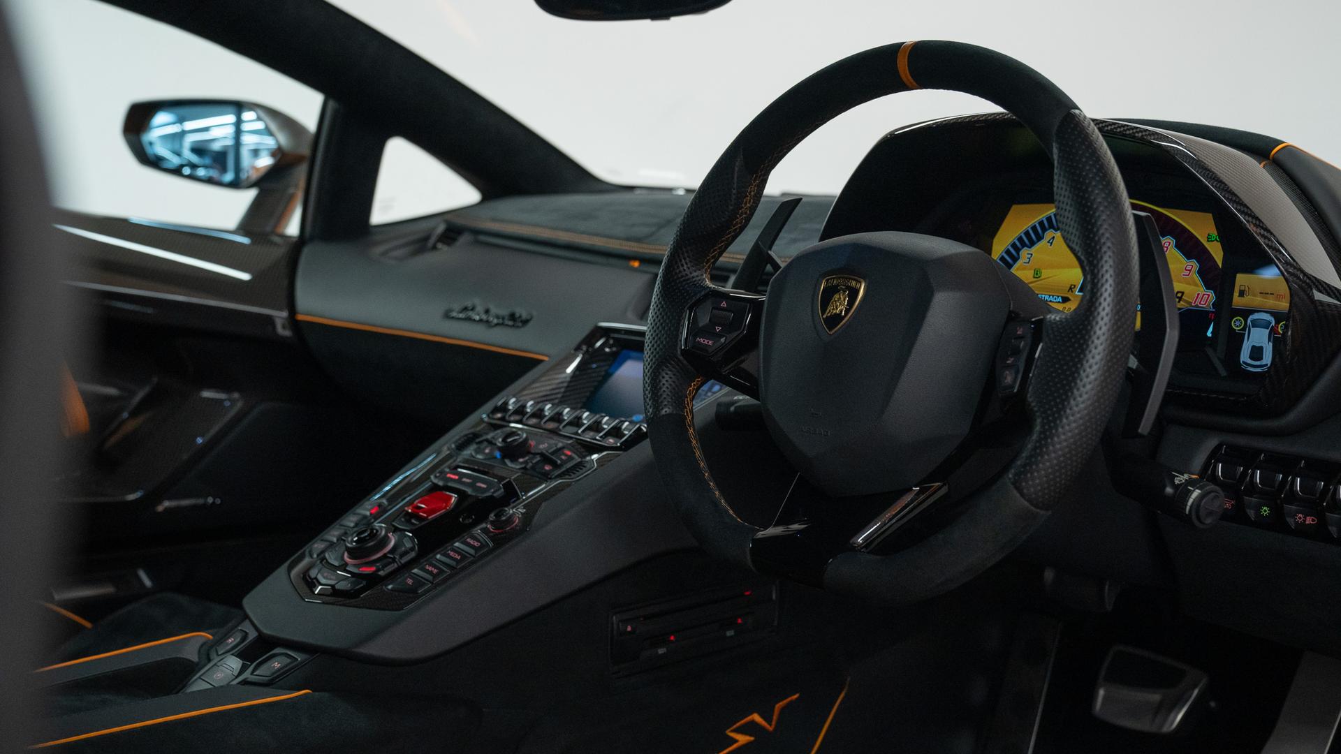 LAMBORGHINI Aventador Photo 49e7f047-c314-4693-a275-4338d9aa89db.jpg