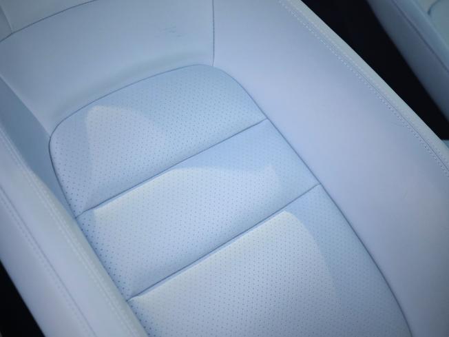 PORSCHE Taycan Photo 13