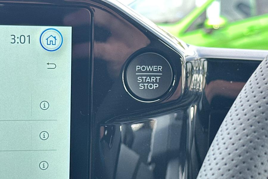 Ford TRANSIT CUSTOM Photo 4a132532-7fde-4ceb-889e-283ba2686f39.jpg