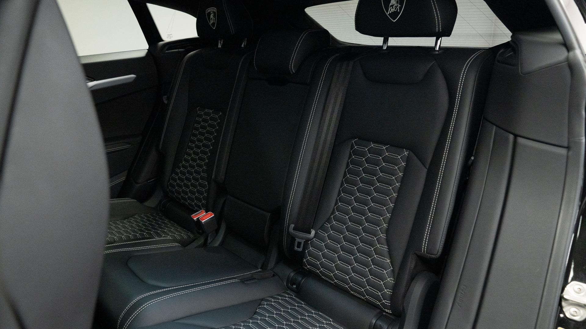 LAMBORGHINI Urus Photo 4a32e992-ea09-483c-875b-cca1f304fbd7.jpg