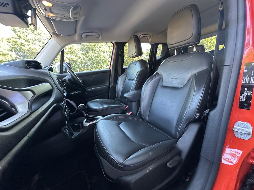 Used Jeep Renegade LW17YWJ 29