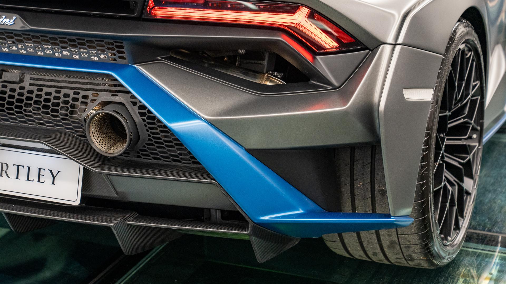 LAMBORGHINI Huracan Photo 4a5f91be-6e4c-45d7-a55a-381b991a9f29.jpg