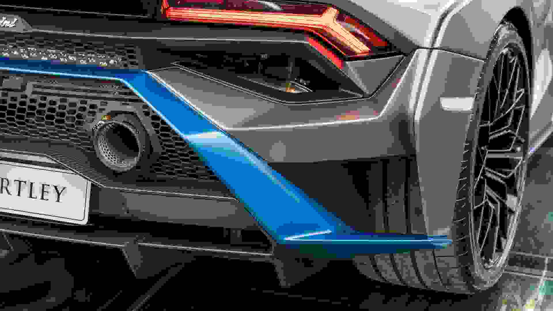 Lamborghini Huracan Photo 4a5f91be-6e4c-45d7-a55a-381b991a9f29.jpg
