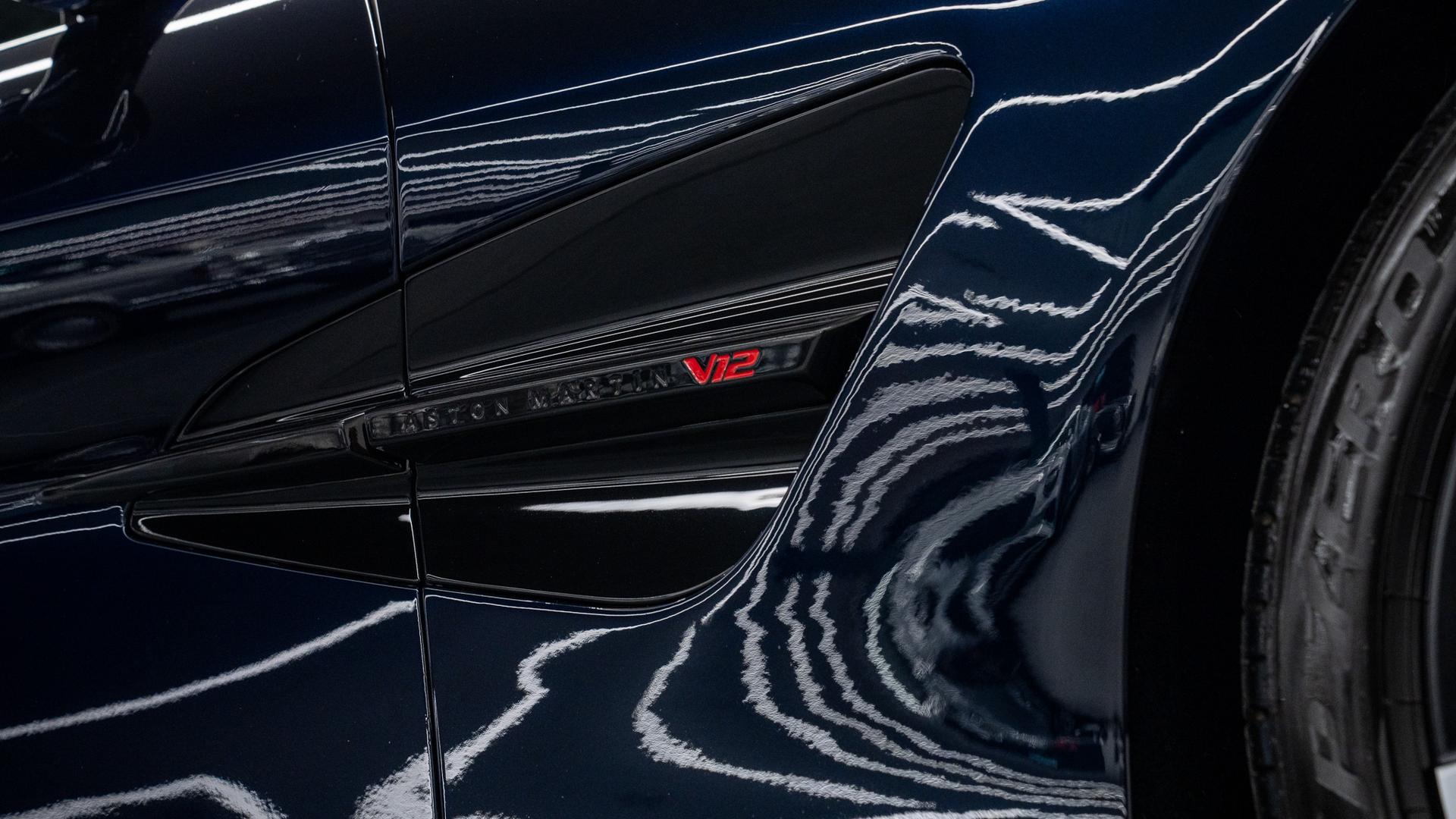 Aston Martin Vanquish Photo 4a6ae875-4a5a-4cd9-a093-e3454c47006c.jpg