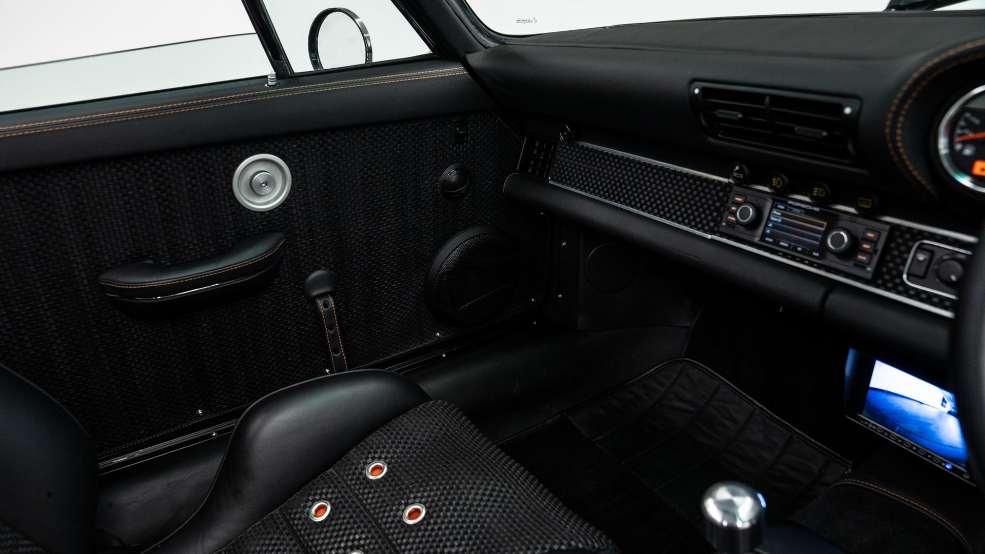 Porsche 911 Retro Works Photo 4a6af6c7-cc61-4f25-99af-a67339818de9.jpg