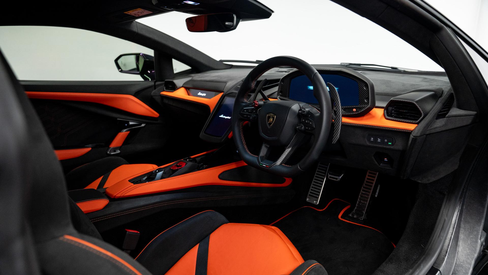LAMBORGHINI Revuelto Photo 4a732785-1729-4ffc-82f1-f73fd6afcff4.jpg