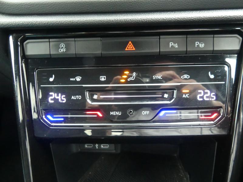 Volkswagen T-Roc Photo 4a89fd51-8a09-4b47-b39b-86fde76a9830.jpg