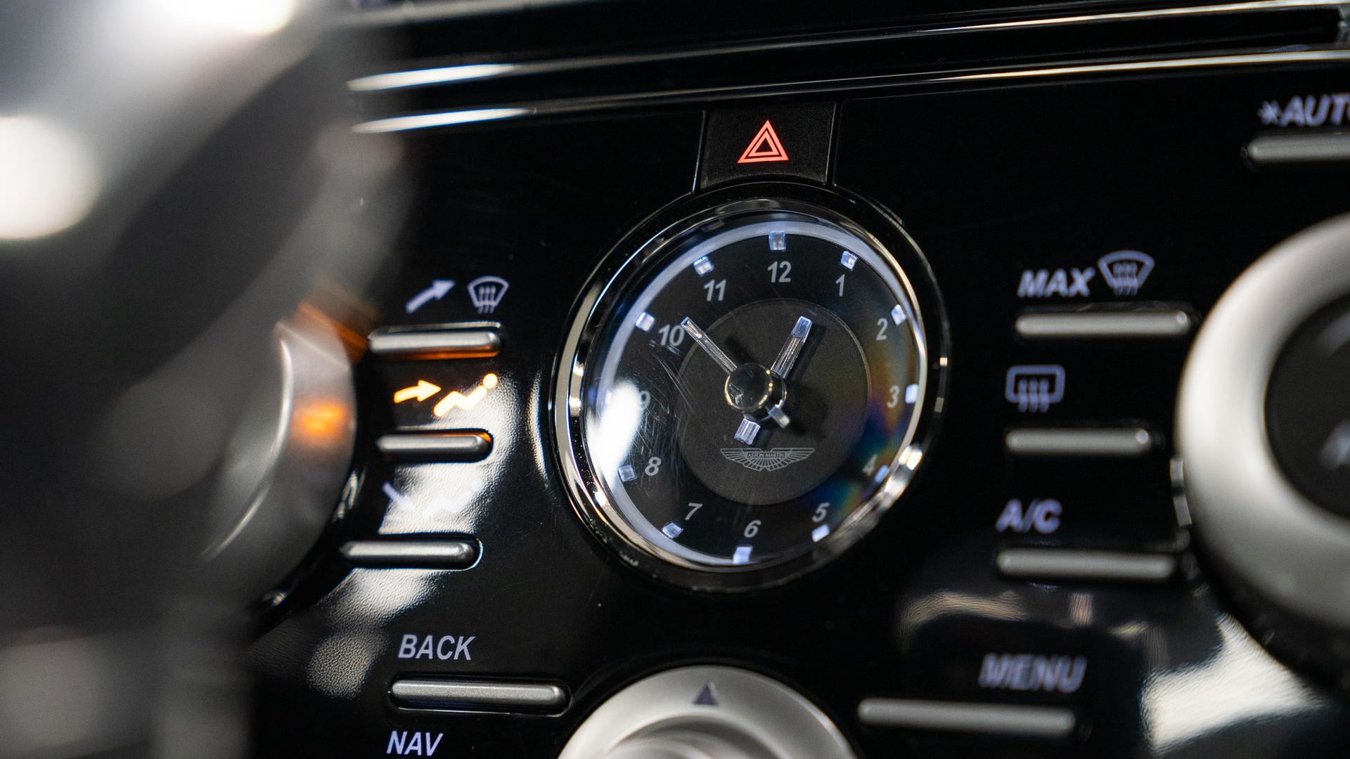 Aston Martin DBS Photo 4a8a3371-04f9-48de-ac57-fdc4f90bbb30.jpg