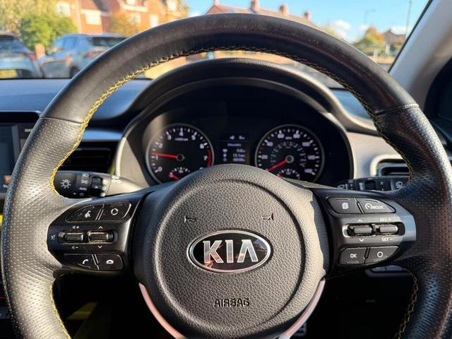 Kia Stonic Photo 4a9a41f9-0da6-45ad-b52e-b4441d5ecf3b.jpg