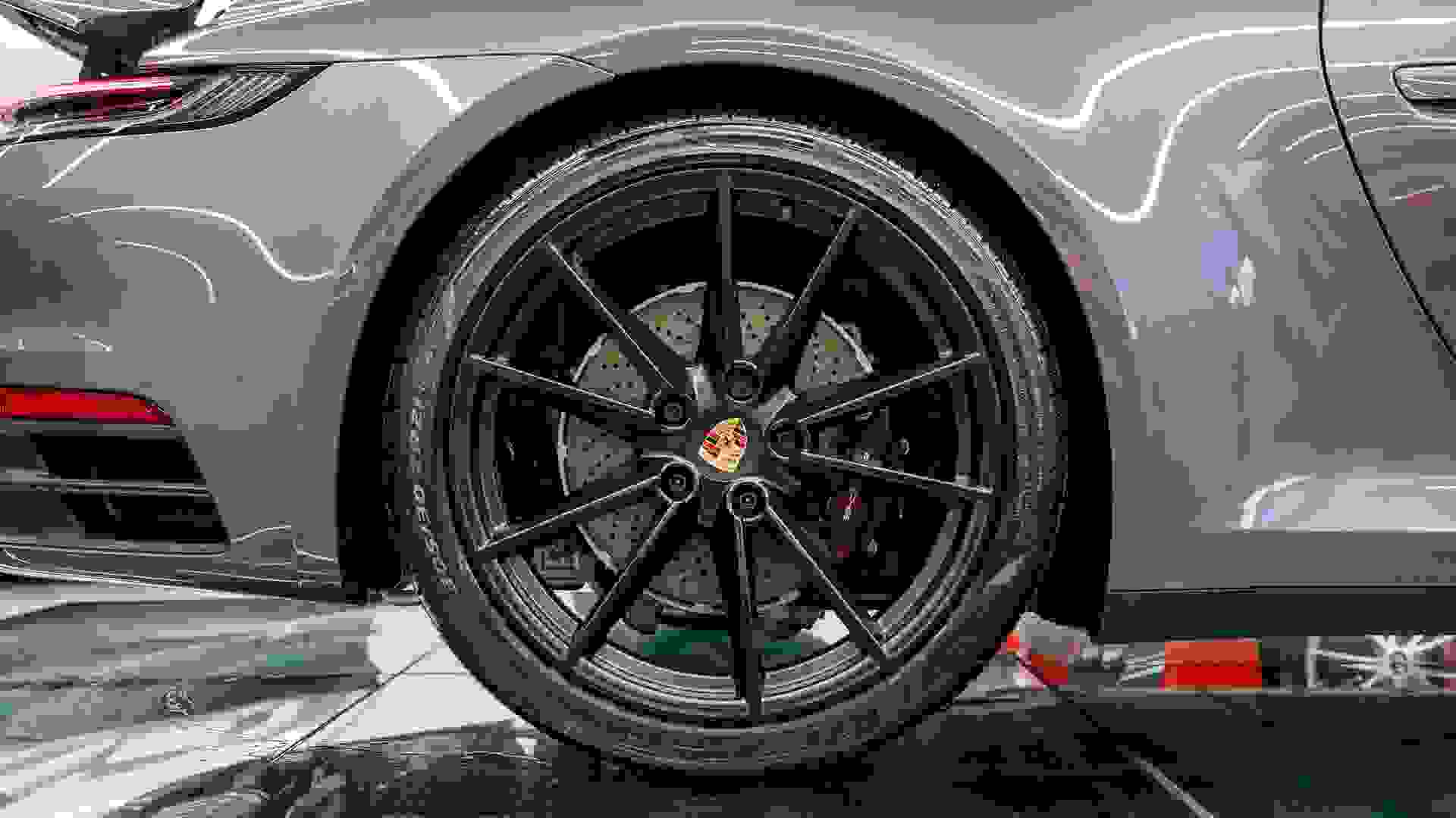 Porsche 911 Photo 4ab923d6-dc82-4cb6-9c9b-d9bed4c363ec.jpg