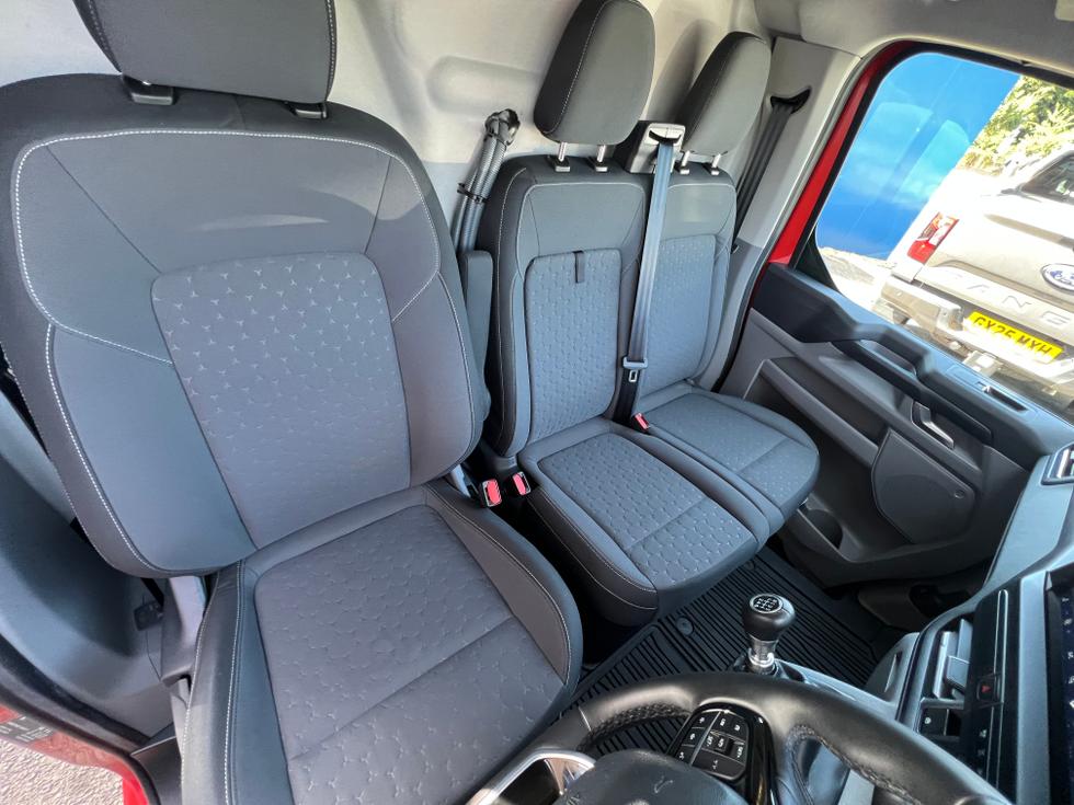 Ford Transit Custom Photo 4ad21e9e-994c-4a36-a7a6-cf44a816085b.jpeg