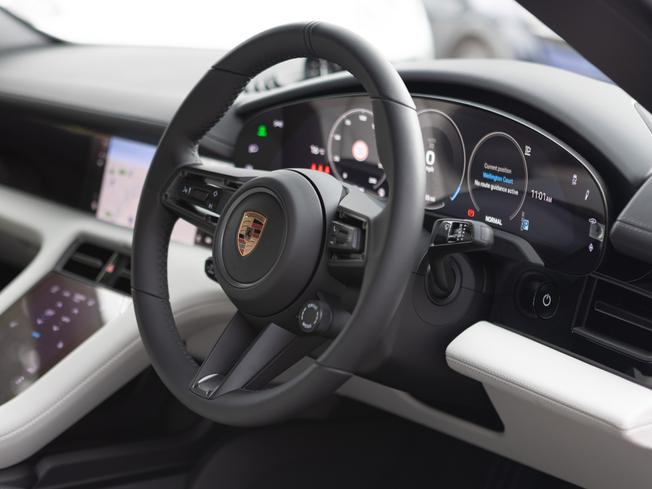 PORSCHE Taycan Photo 8