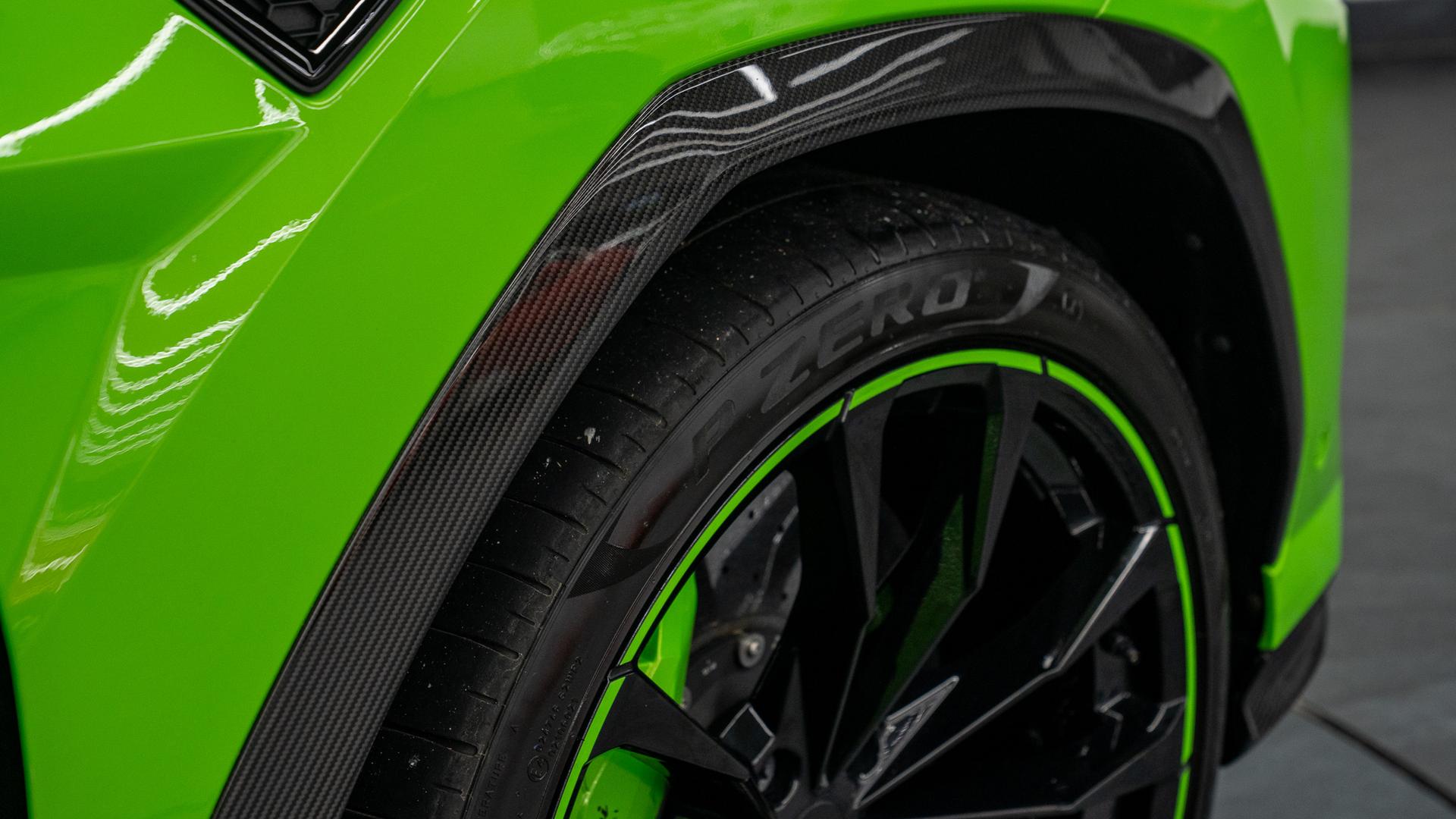LAMBORGHINI Urus Photo 4b00f3ec-ff89-4aaf-a9bf-442ee8a08884.jpg