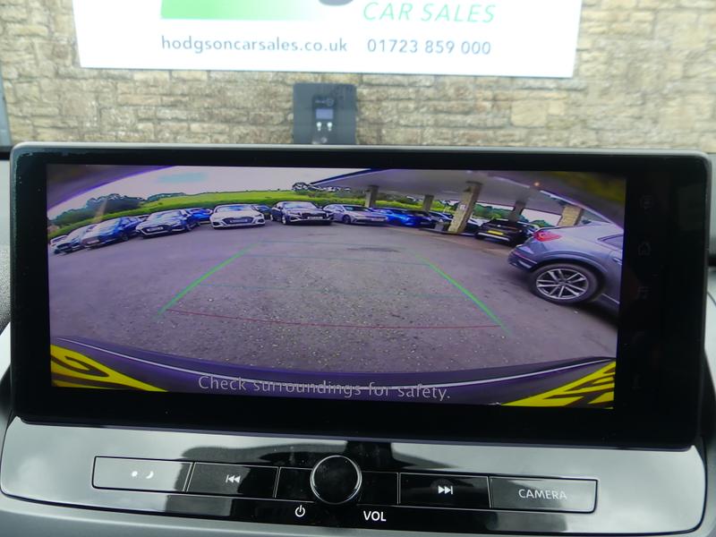 Nissan Qashqai Photo 4b08eb01-a25b-4ee1-86a3-d8338df592a8.jpg