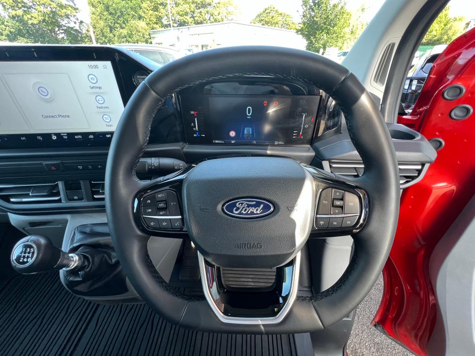 Ford Transit Custom Photo 4b0ee9f4-73fc-4f38-abbb-a0878605733c.jpeg