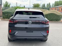 VOLKSWAGEN ID.4 Photo 5