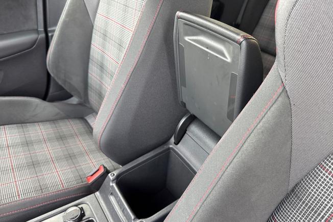 Volkswagen Golf Photo 30