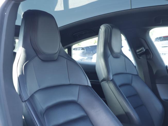 PORSCHE Taycan Photo 24