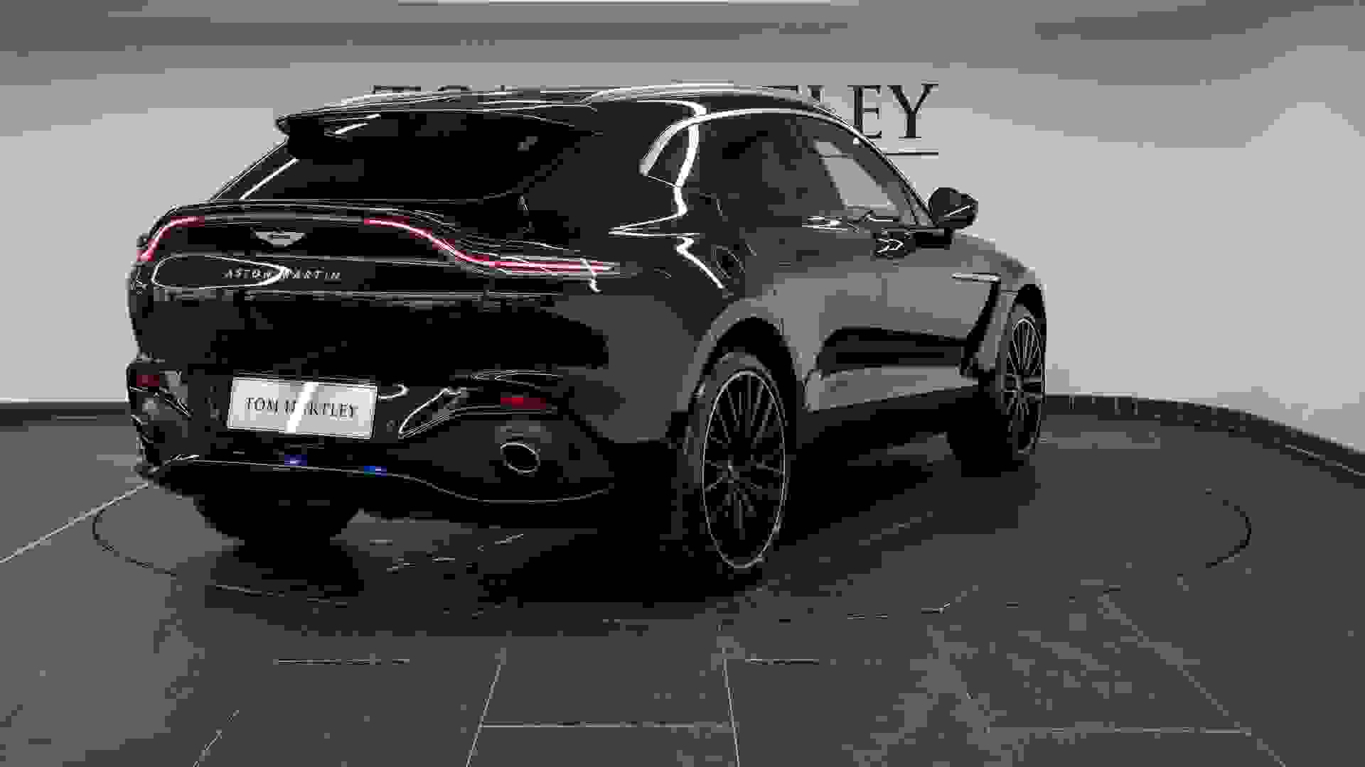 Aston Martin DBX Photo 4b21744e-a3b8-40bd-be35-7e52dd975766.jpg