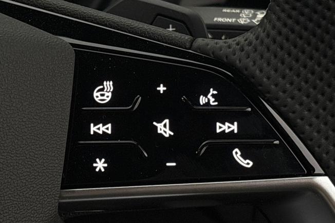 AUDI  Q4 Photo 17