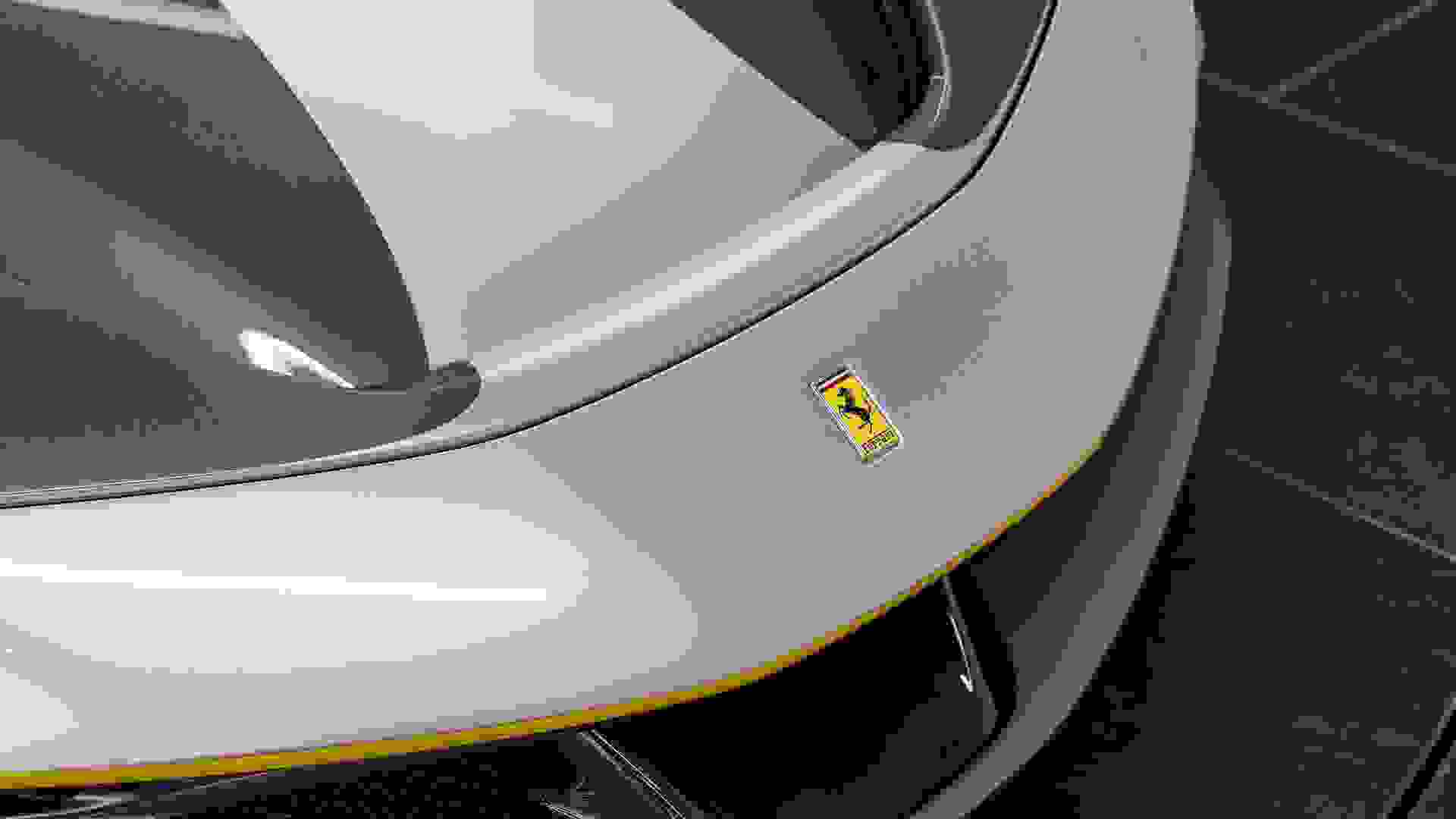 Ferrari SF90 Stradale Photo 4b2e728a-4f5f-40d2-b634-229524cffcd2.jpg