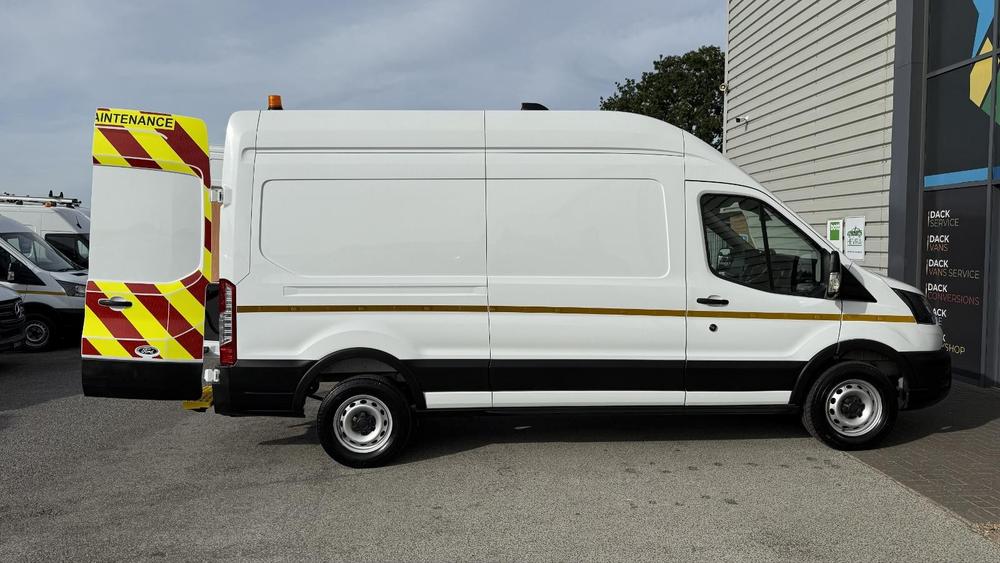 Ford Transit Photo 4b3e17a9-f984-40a5-a8e5-209775238093.jpg