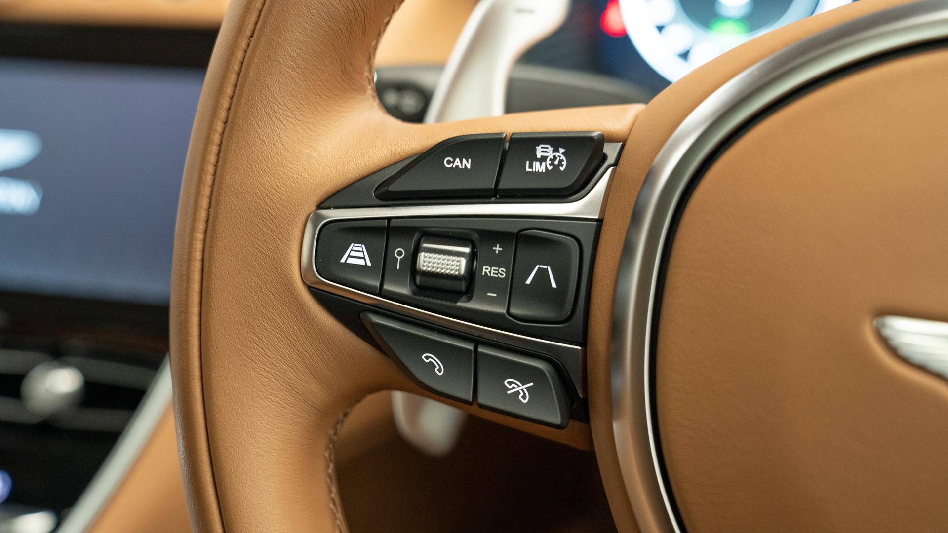 Aston Martin DBX Photo 4b4be097-6843-4bc2-ab3f-e4e5678fb86d.jpg