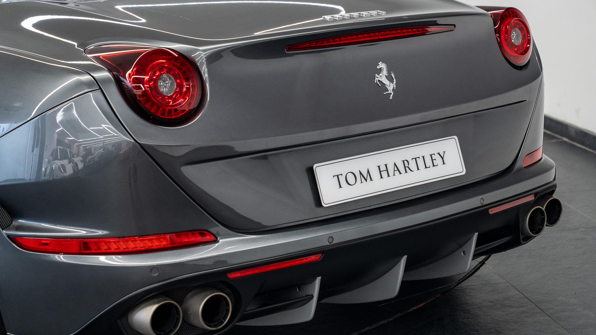 Ferrari California Photo 4b69051b-a973-4d98-a955-d4fa57475498.jpg