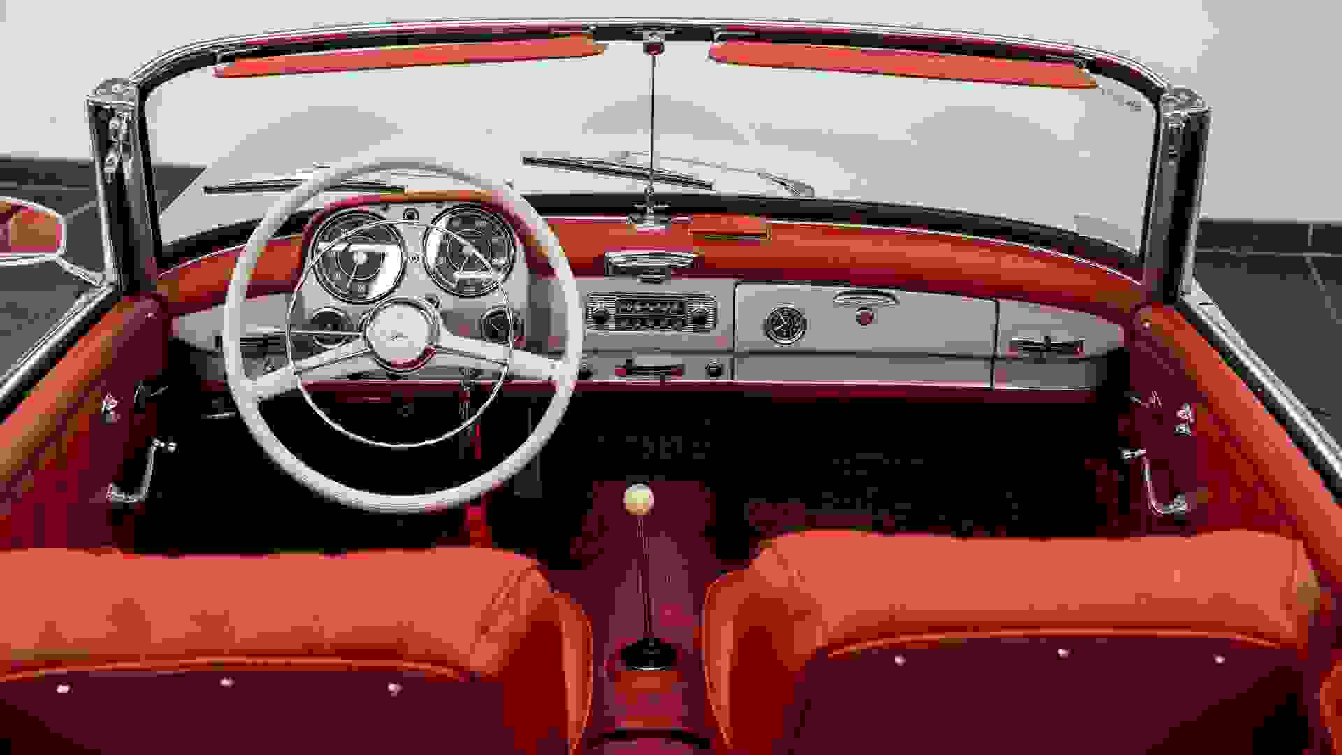 Mercedes-Benz 190SL Photo 4b9044ba-33c6-4203-8e0c-f29f94f85ef1.jpg