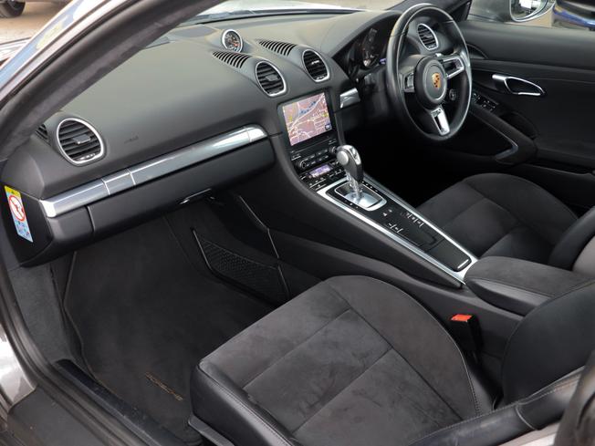 PORSCHE 718 Cayman Photo 3