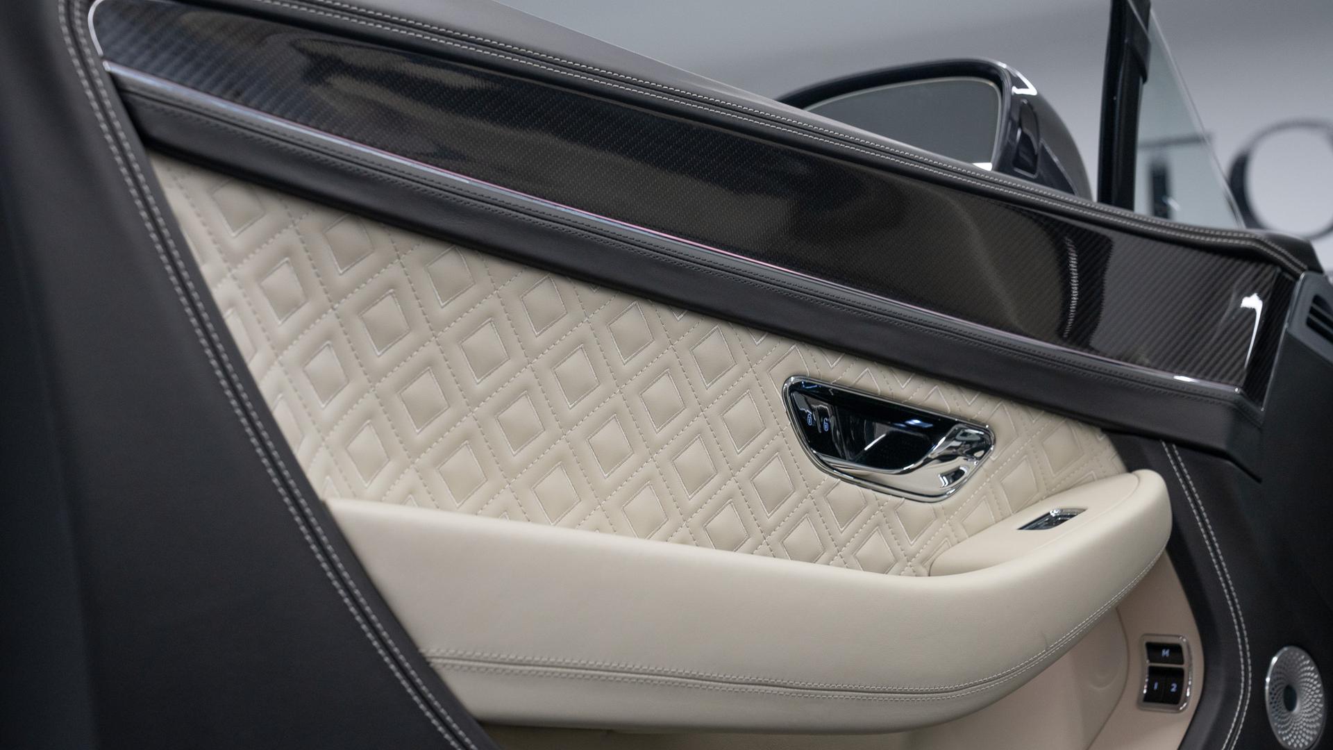 Bentley Continental Photo 4bb3e3ad-f10e-4b23-8133-ae2bf467402f.jpg