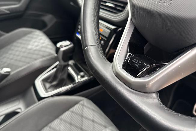 Volkswagen T-CROSS Photo 32
