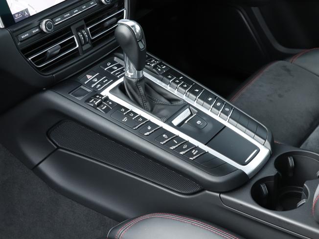 PORSCHE Macan Photo 12