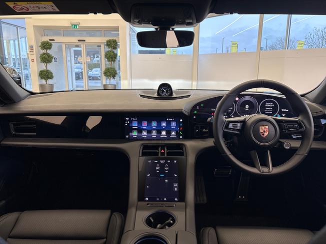 PORSCHE Taycan Photo 26