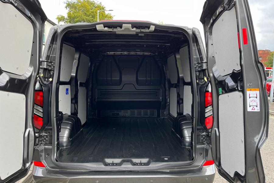 Ford TRANSIT CUSTOM Photo 4c114eed-f4ed-4ded-99fa-5129a925b1ba.jpg