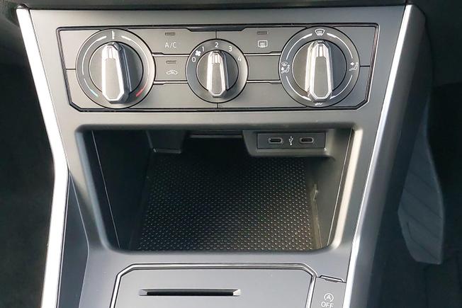 VOLKSWAGEN Polo Photo 16
