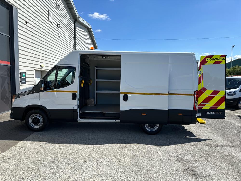 Iveco Daily 35S14 Photo 4c1ba343-1903-436d-8bb8-e03b9e49d7aa.jpg