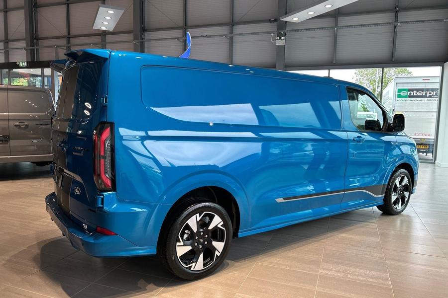 Ford TRANSIT CUSTOM Photo 4c24bb91-70b7-4d3a-8ca4-25ae7620ee05.jpg
