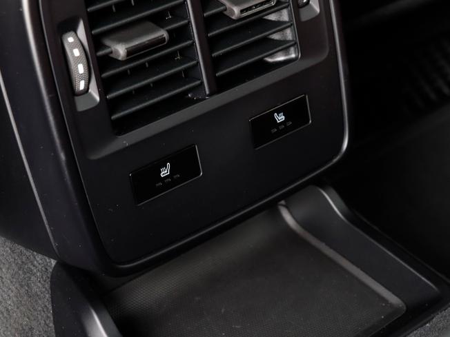 PORSCHE Taycan Photo 31