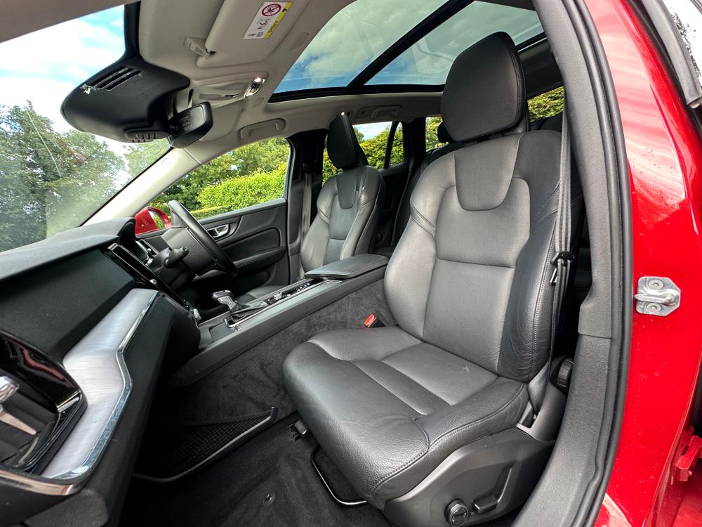 Used Volvo V60 KP69LTY 24