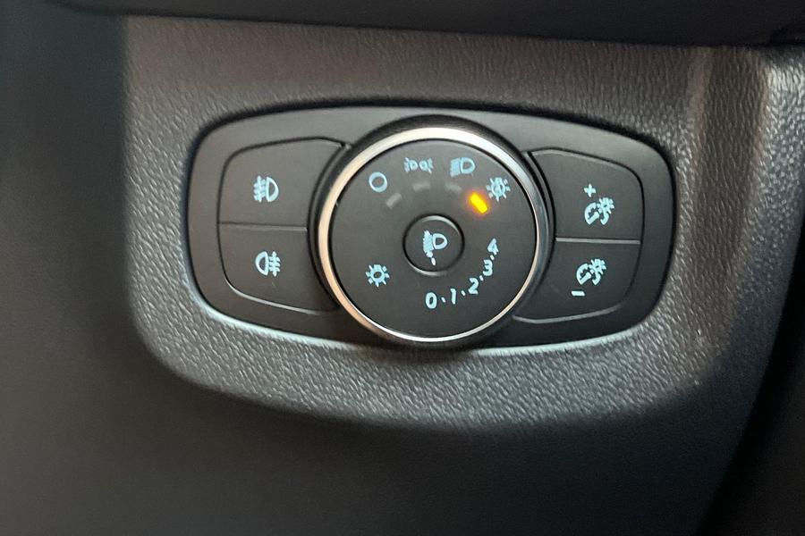 Ford TRANSIT COURIER Photo 4c5b06aa-c38b-49e3-9789-dd2312560353.jpg