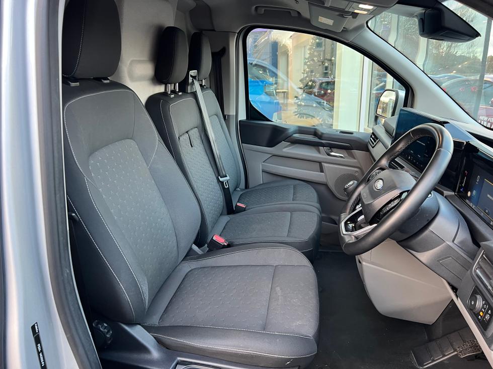 Ford Transit Custom Photo 4c5e5099-a794-41e0-8455-ea8f19760cf7.jpeg