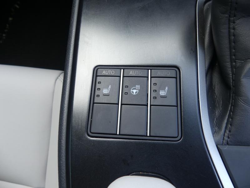 Lexus UX Photo 4c616f57-61ff-4756-bc52-7f22032c8473.jpg