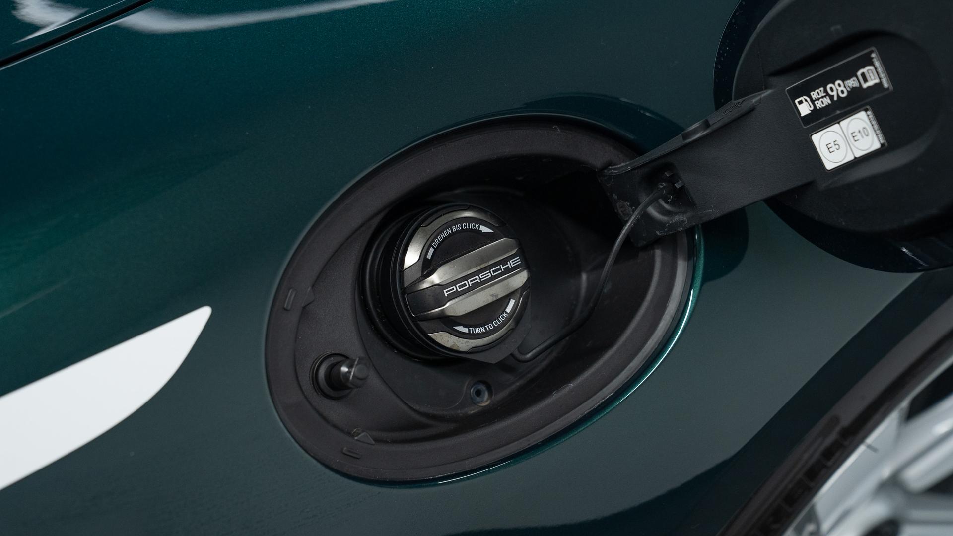 Porsche 911 Turbo S Photo 4c81ccd2-4b55-489f-909b-d9841591a862.jpg