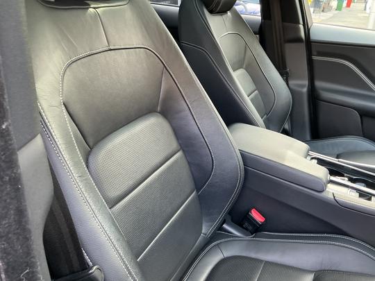 Jaguar F-PACE Photo 23