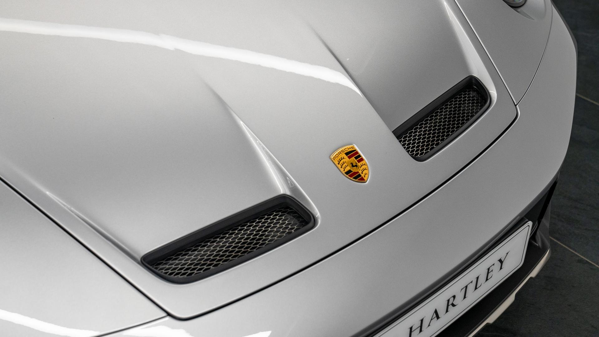 Porsche 911 Photo 4ca2e987-e754-4ecf-9aae-18b3f1dea4a2.jpg