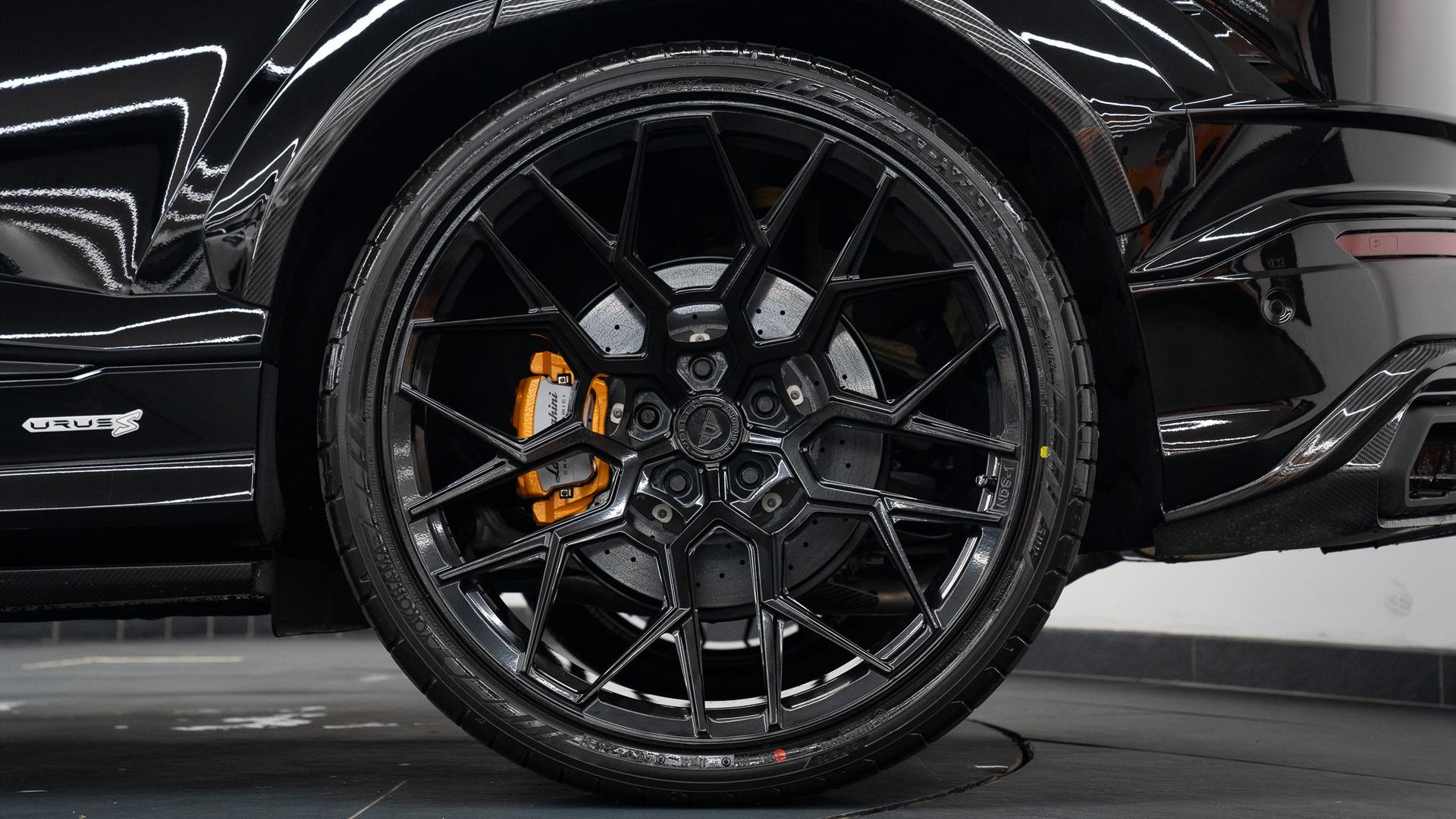LAMBORGHINI Urus Photo 4ca7b3d7-1e4c-4946-8de9-c40d06f71d96.jpg